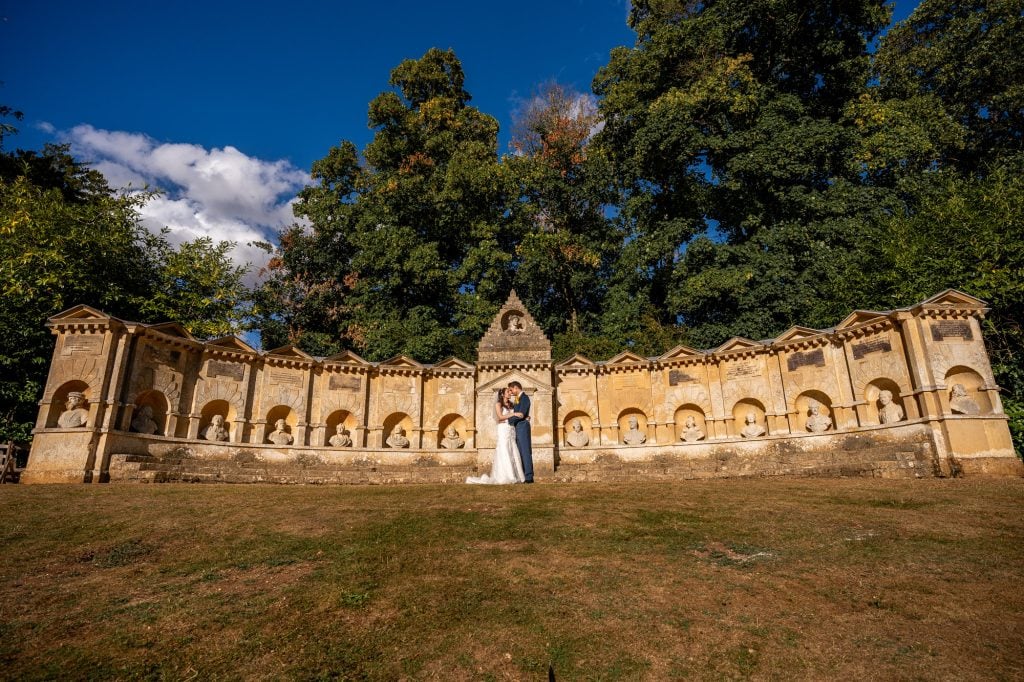stowe buckinghamshire wedding couple in the summer